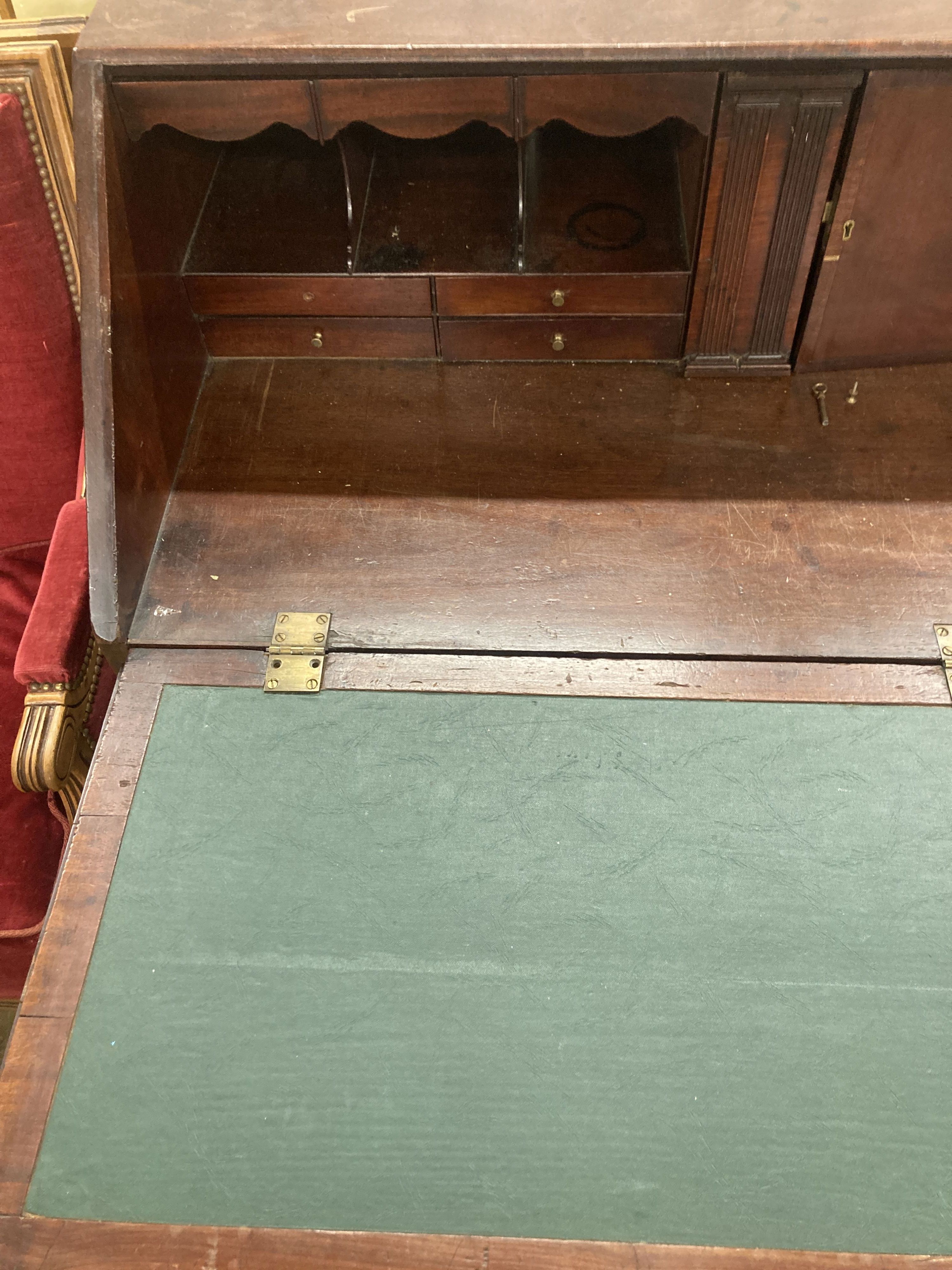 A George III mahogany bureau, width 122cm, depth 56cm, height 105cm